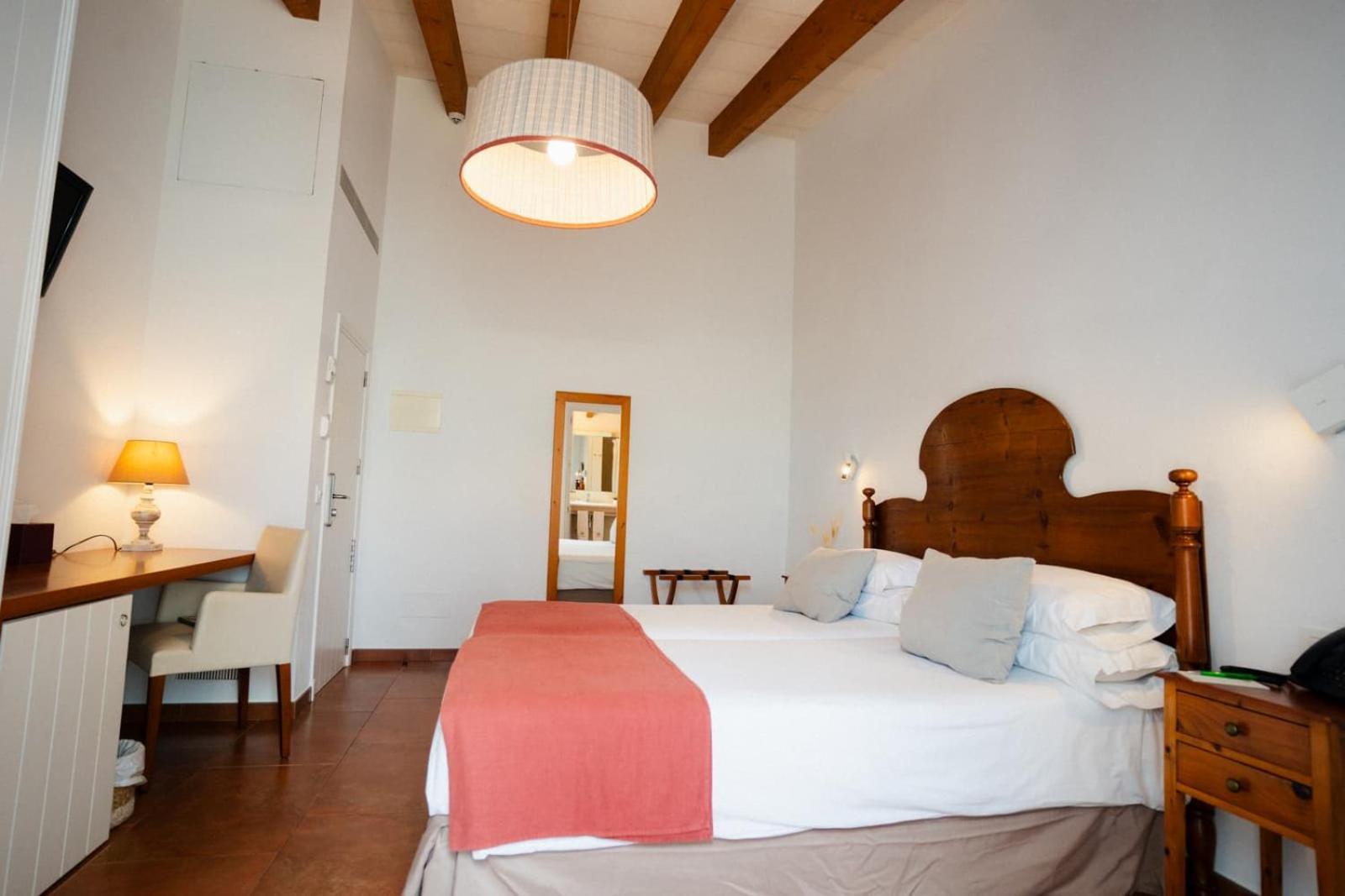 Hotel Rural Binigaus Vell Es Migjorn Gran Exteriör bild