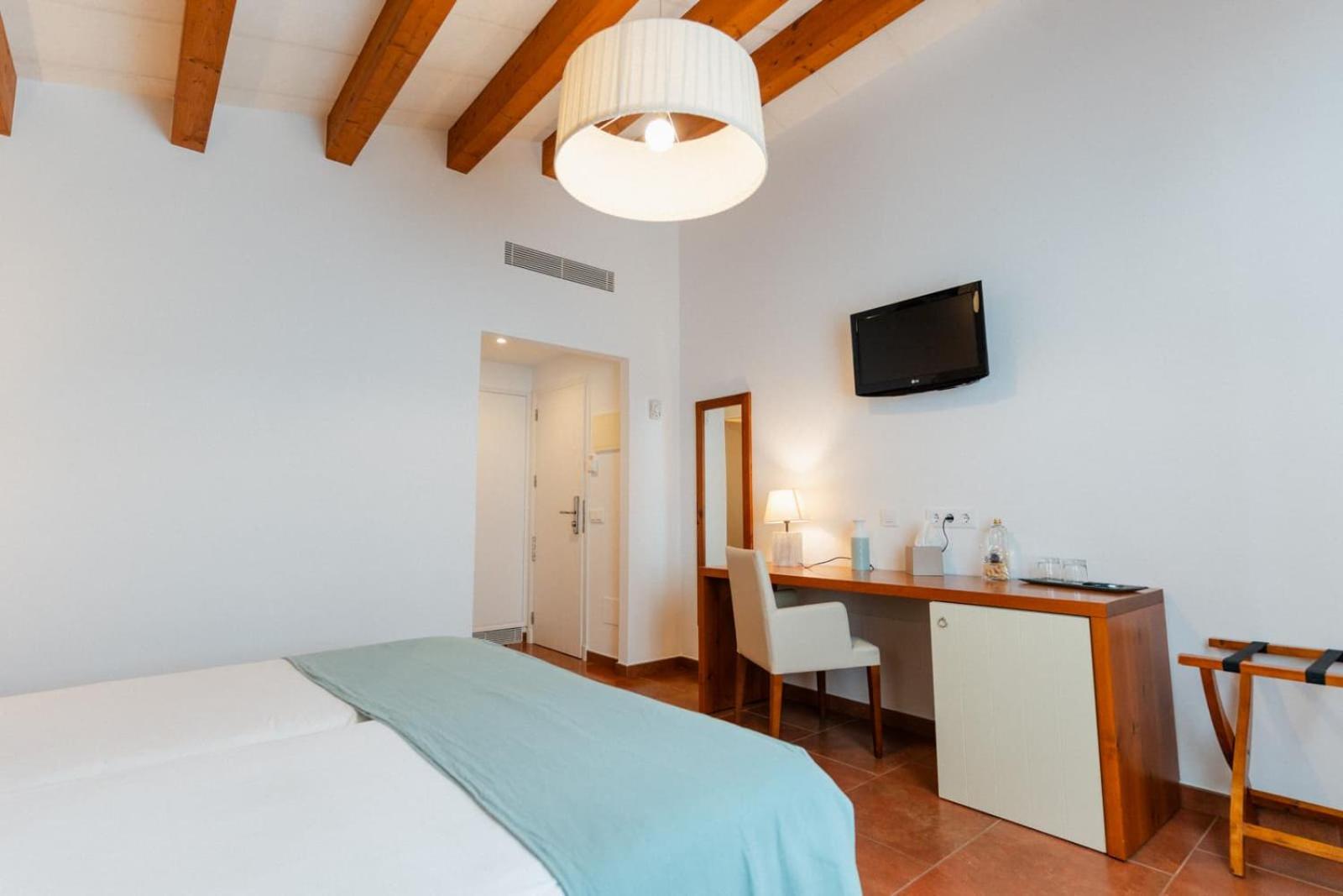Hotel Rural Binigaus Vell Es Migjorn Gran Exteriör bild